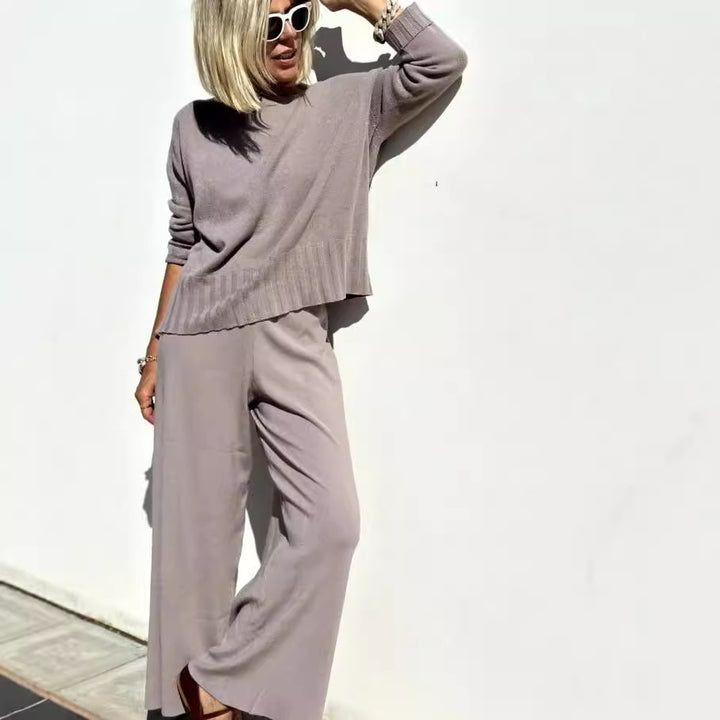 Dame komfortabel strik-loungewear-sæt med vide bukser og afslappet overdel Stilla