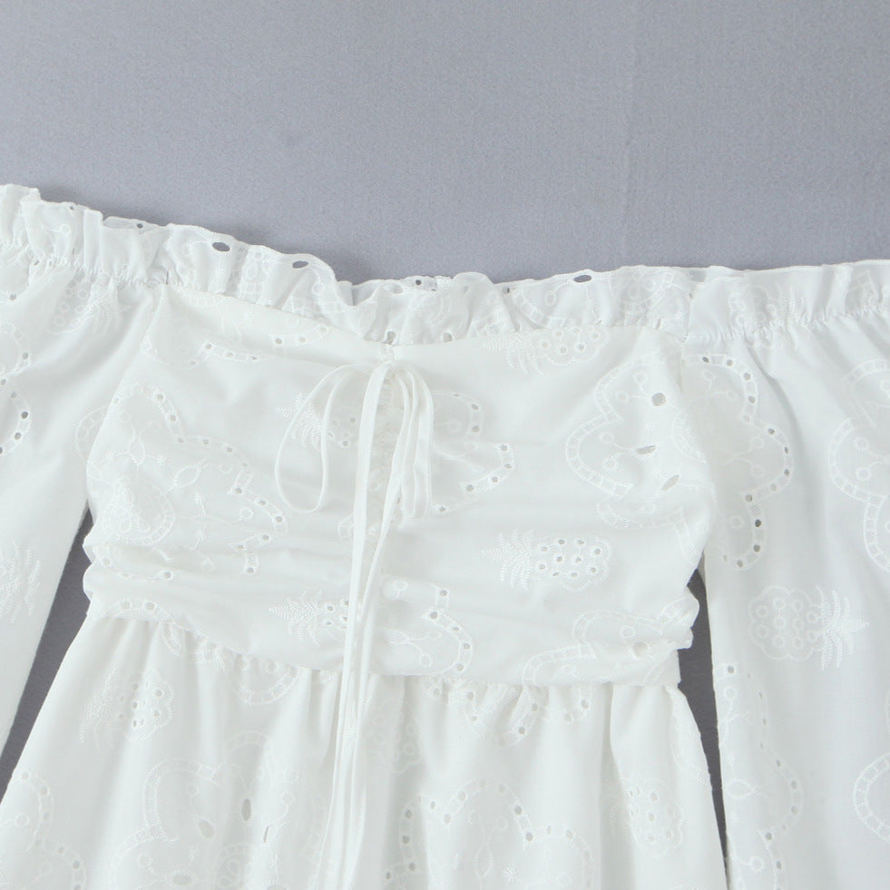 Dame Off-Shoulder Minikjole med voluminøse ærmer og blomsterformet hulmønster Stilla