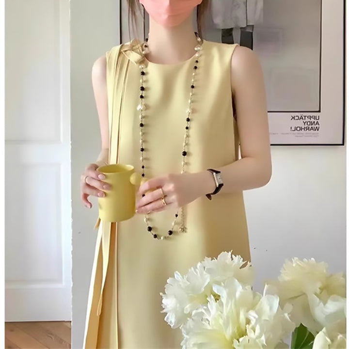 Dame stilfuld etuikjole med asymmetrisk snit og elegant draperingsdetalje Stilla
