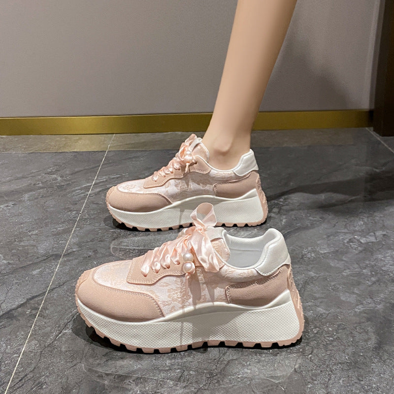 Dame Sporty Plateau-Sneakers med elegante satin-snørebånd og floral overfladestruktur Stilla