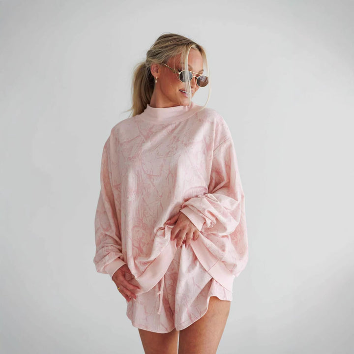Kvinders afslappede sweatshirt og shorts sæt med høj stående krave og elastiske detaljer Skovae
