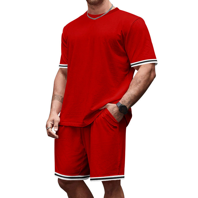 Herre nan sporty jersey sæt bestående af kortærmet t-shirt og bermuda shorts med kontraststriber, elastisk talje og skrålommer Skovae