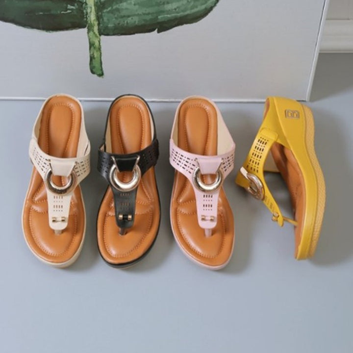 Dame Zehentrenner-sandaler med fashionable remdesign og komfortabelt fodseng Stilla