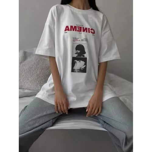 Dame T-shirt med kunstnerisk grafikelement og afslappet snit Stilla