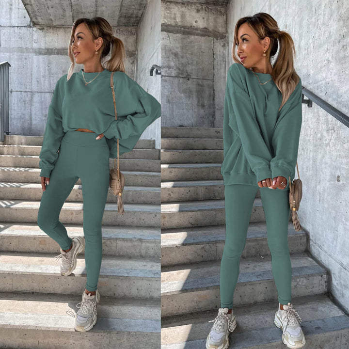 Kvinders sporty fritidssæt med afslappet oversized sweatshirt og tætsiddende leggings Skovae