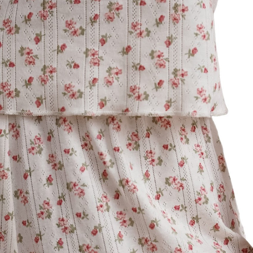Dame hyggeligt pyjamas-sæt med blomstermønster og flæsedetaljer Stilla