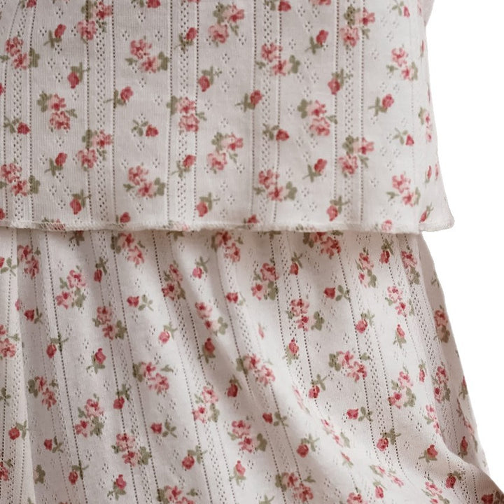 Dame hyggeligt pyjamas-sæt med blomstermønster og flæsedetaljer Stilla