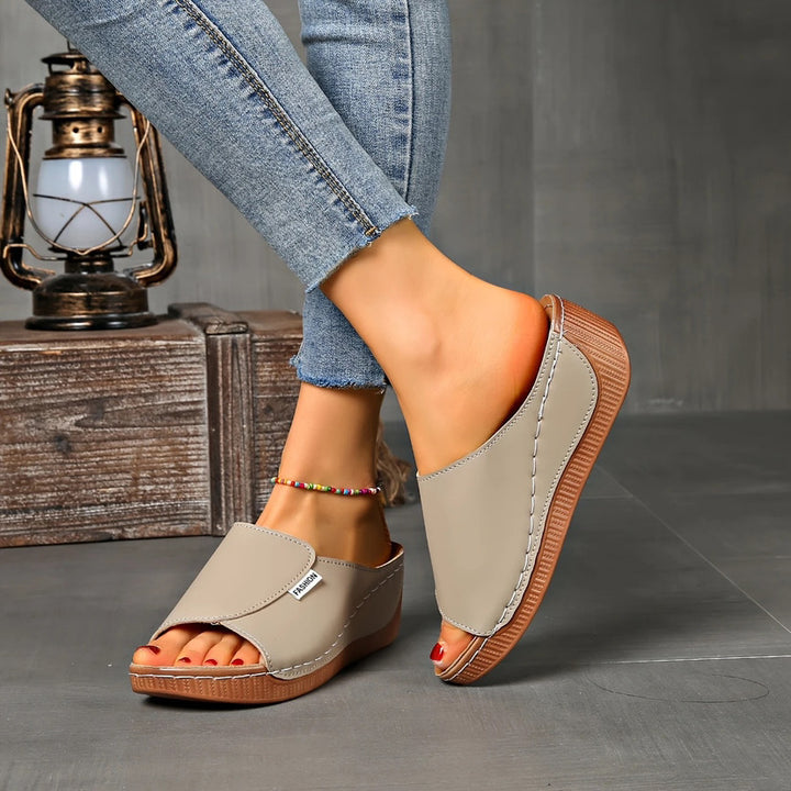 Dame nan anatomisk formet slip-on sandal med ergonomisk kile sål og syet kant søm Skovae