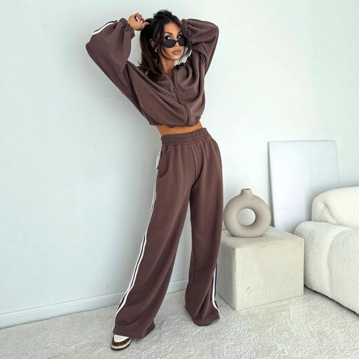 Kvindeligt sporty loungewear sæt med høj krave og løs pasform Skovae