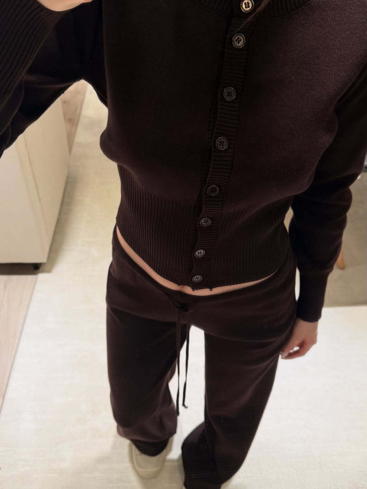 Kvinders chunky strikket cardigan med skræddersyet snit og moderigtige knapper Stilla