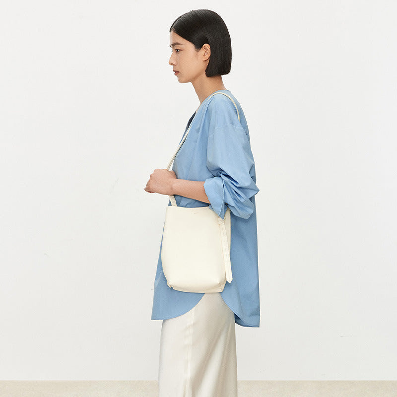 Damer trendy oversized skjorte med raffineret V-hals Stilla