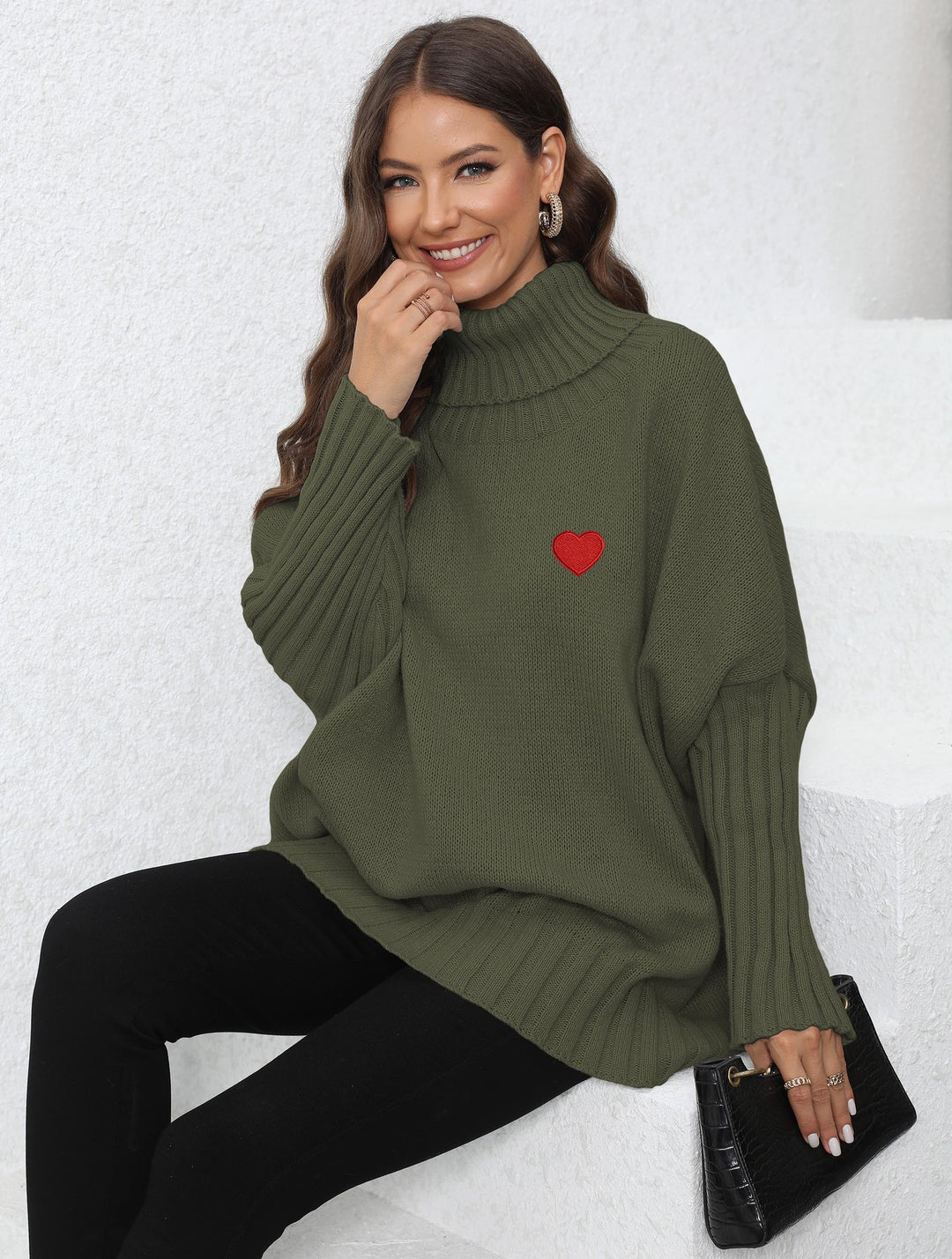 Dame Oversized Turtleneck Sweater med hjerteformet applikation og strikket mønster Stilla
