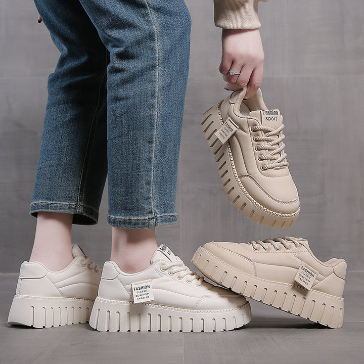 Dame Chunky Sneakers med robust sålprofil og fashionable design Stilla