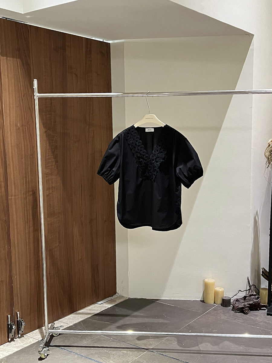 Dame let bluse top med elegant broderi Stilla