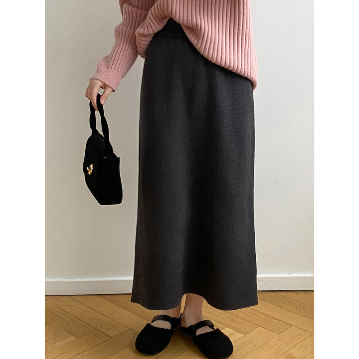 Dame Maxiskirt i blødt flydende materiale med asymmetrisk kant og elegant snit Stilla