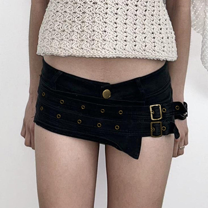 Dame Moderigtige shorts med dekorative spænder og bæltestropper Skovae
