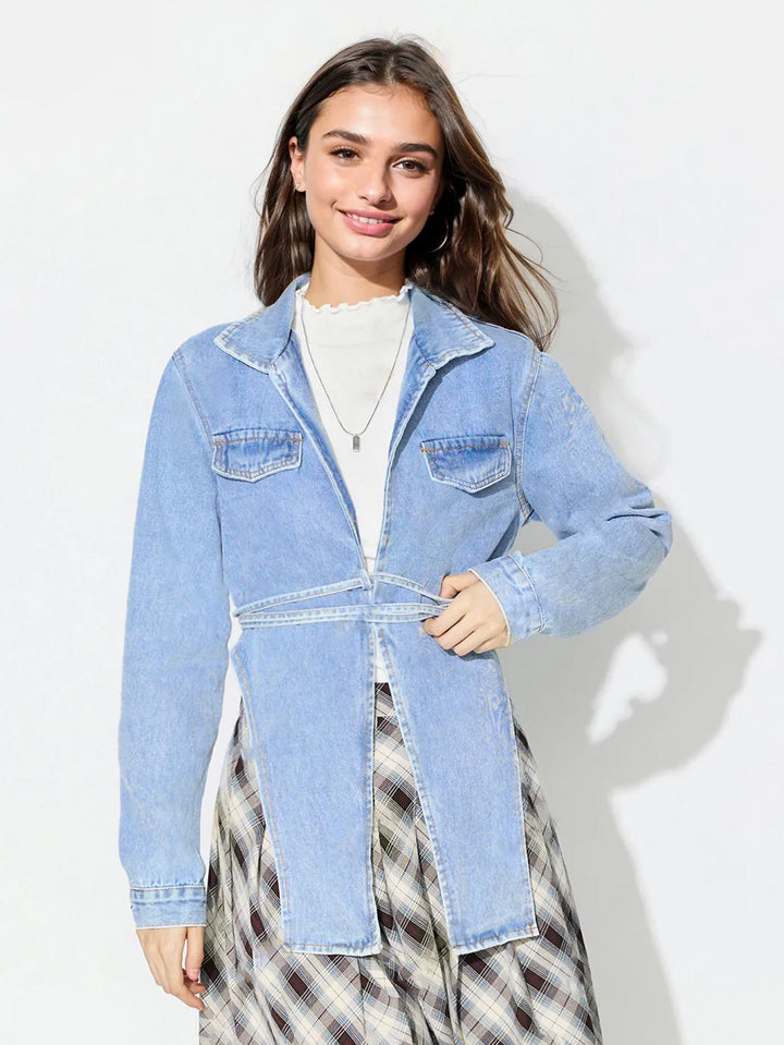 Dame denimjakke i en moderne oversized stil med et cropped snit og praktiske lommer Stilla