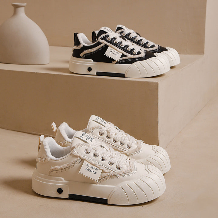 Dame sport sneakers i moderne retro-design med robust overdel og skridsikkert sål Stilla