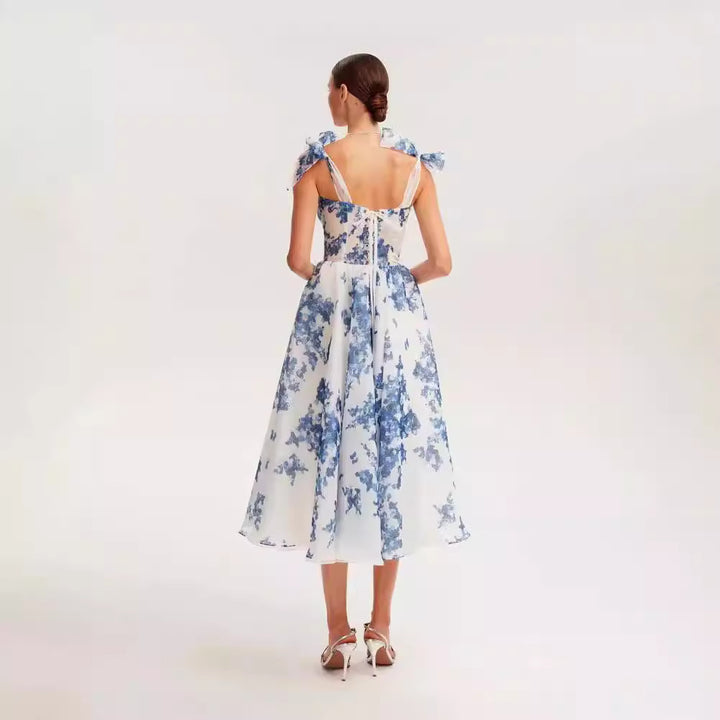 Dame bryllupskjole med off-shoulder design og voluminøse puffærmer. Stilla