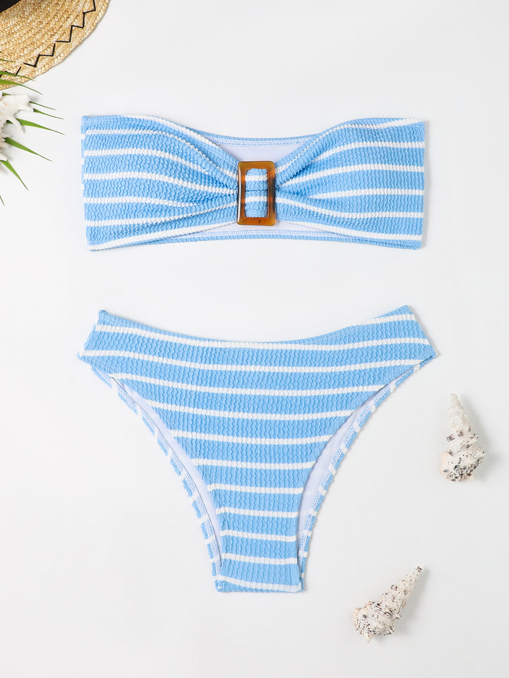 Dame bandeau bikini med moderne stribemønster og dekorativ spænde Skovae