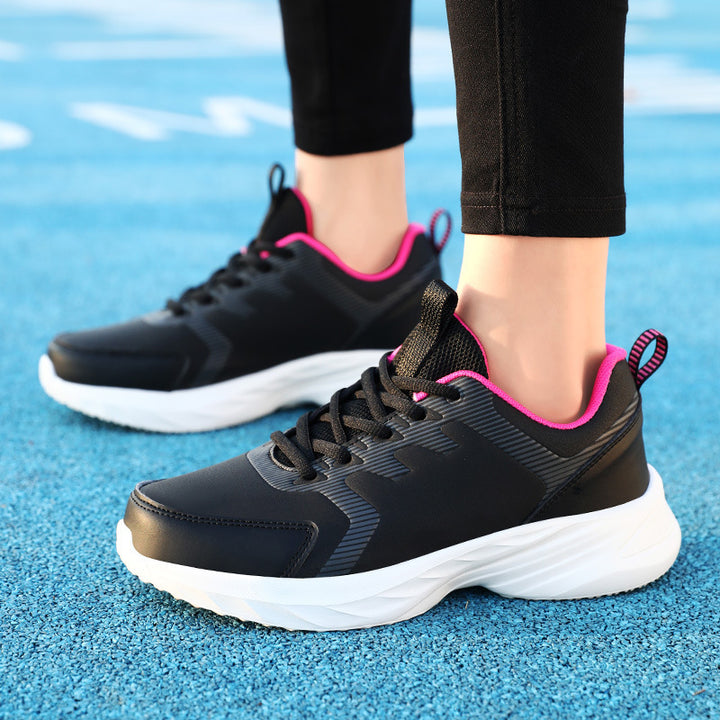 Unisex nan urbane komfort-sneakers med polstret kilehæl, åndbart mesh tunga og robust kunstlæderbelægning Skovae