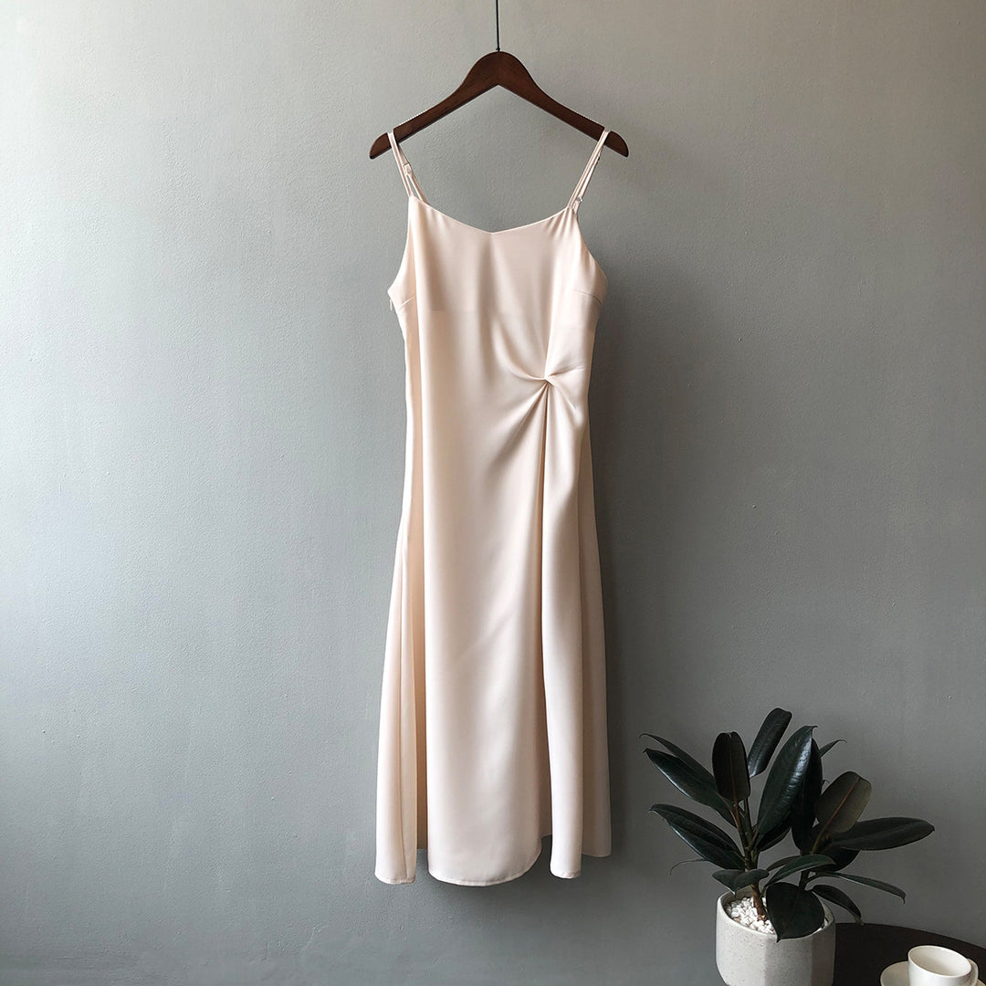 Dame elegant maxikjole med justerbare spaghettistropper og raffineret draperingsdetalje Stilla
