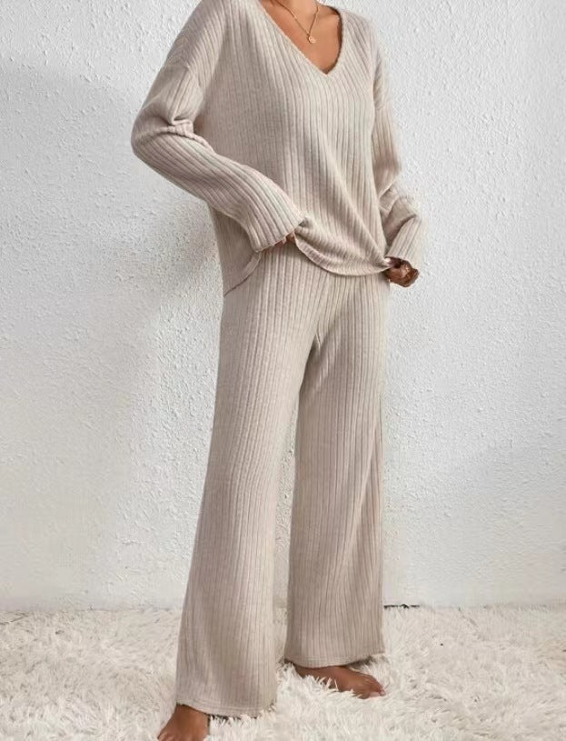 Dame loungewear-sæt med afslappet V-udskæring og ribstruktur Stilla