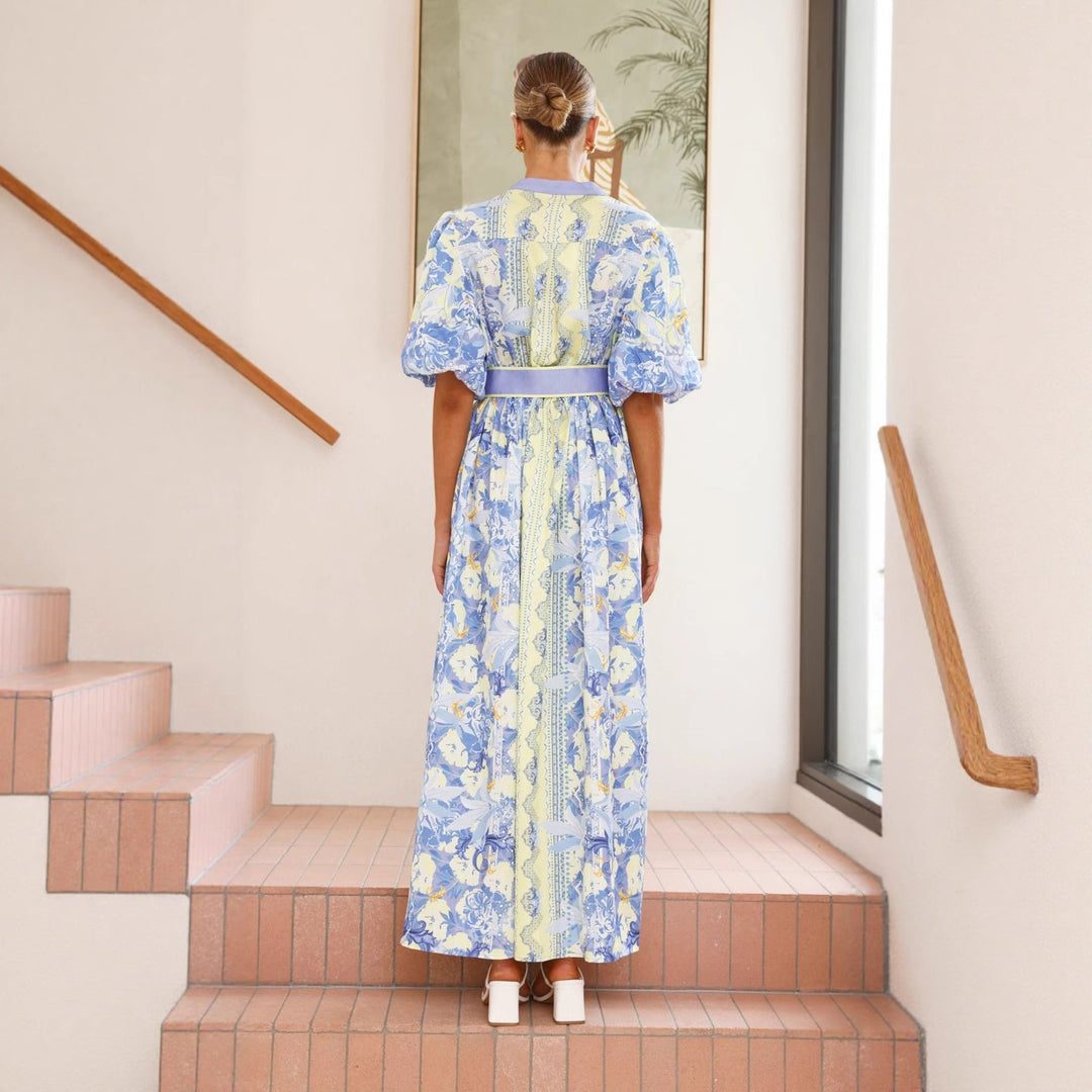 Dame Maxikjole med floral knapliste-design og figursyet bælte Stilla
