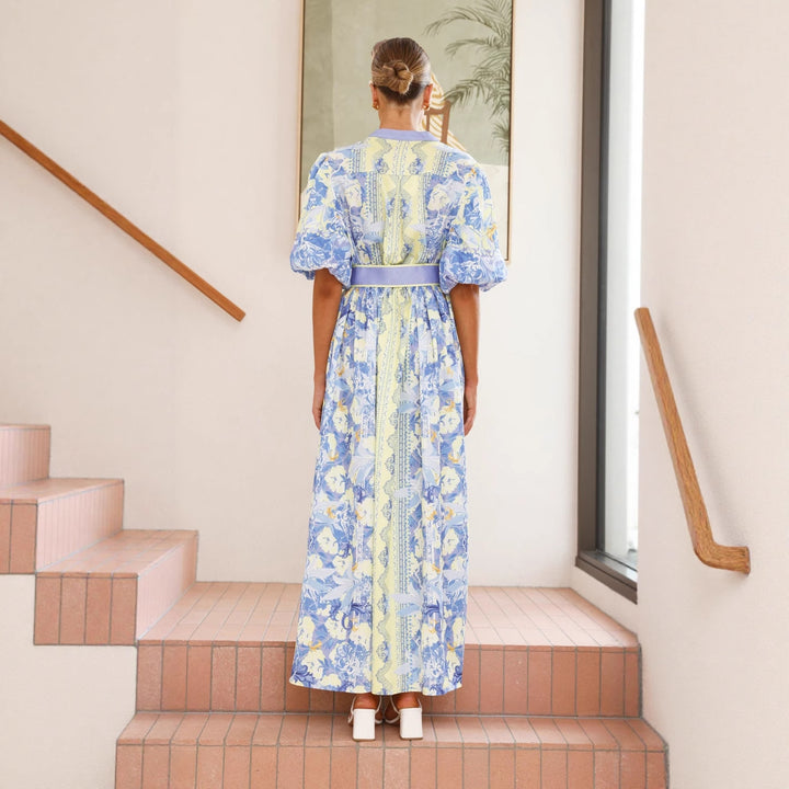 Dame Maxikjole med floral knapliste-design og figursyet bælte Stilla
