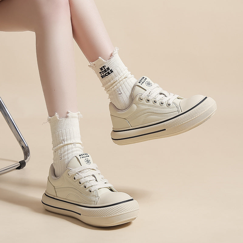 Dame Sneakers med tyk gummisål og stilfuldt overmateriale Stilla