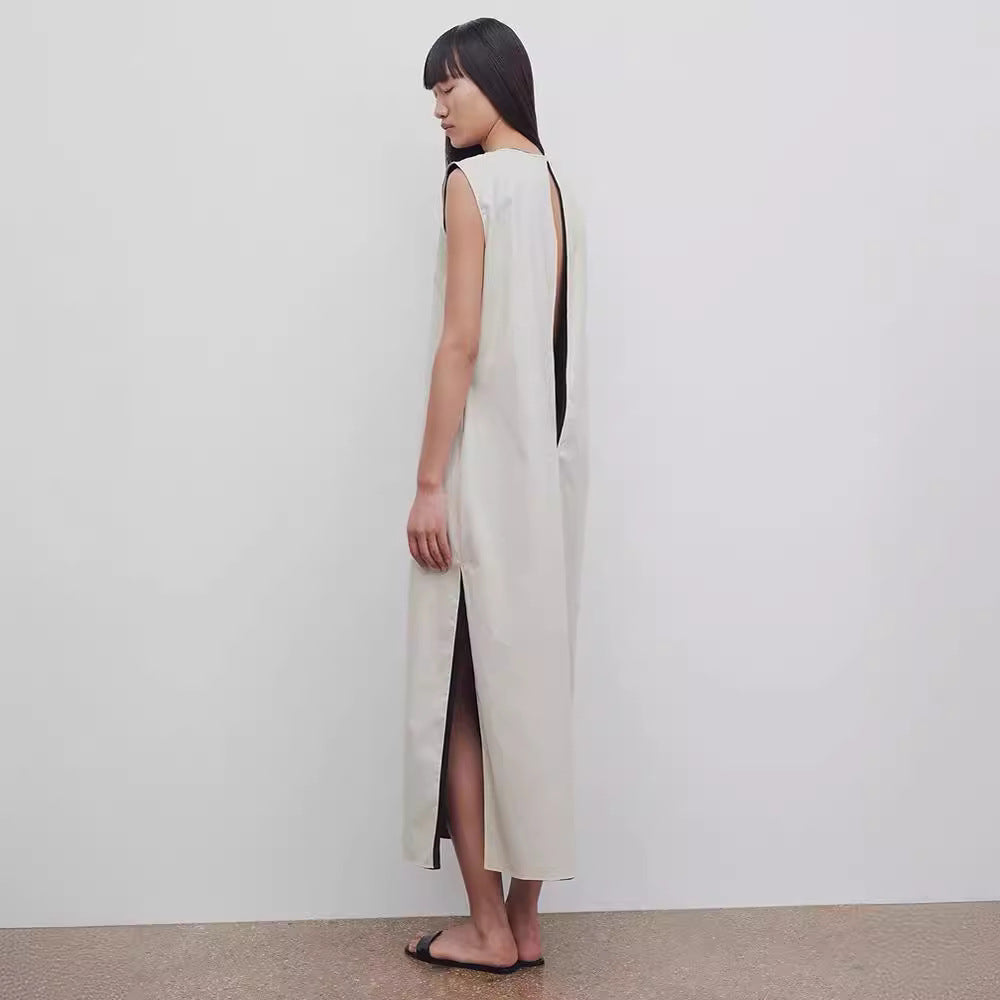 Dame maxikjole med minimalistisk silhuet og elegante sideslag Stilla