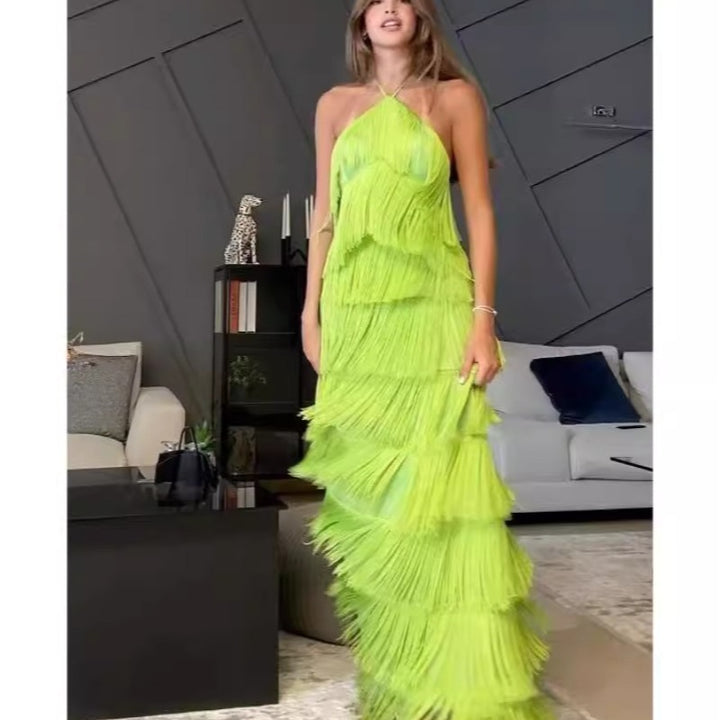 Kvindernes Lange Frynse Maxi Kjole med Justerbare Stropper og Elegant Drapering Design