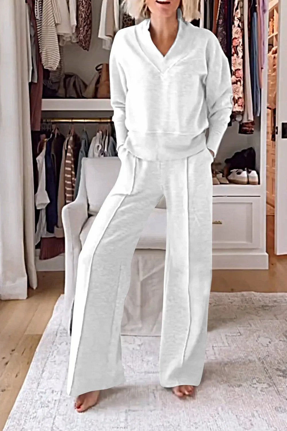 Kvinders komfortable loungewear sæt med V-udskæring og løs pasform Stilla