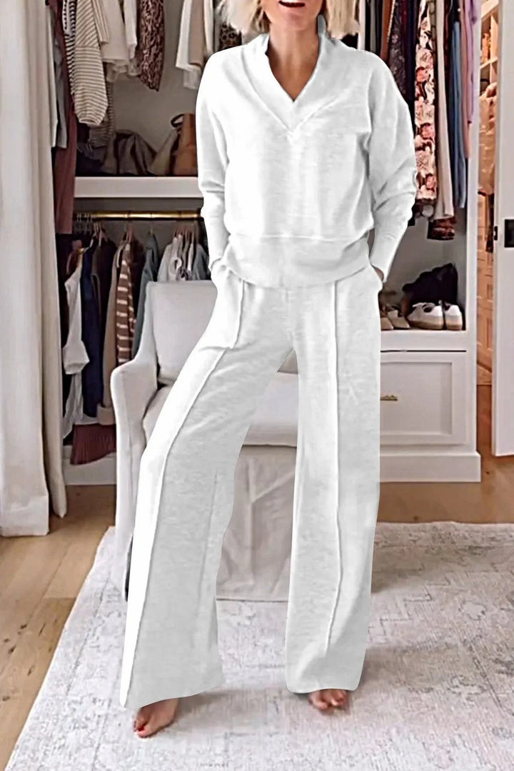 Kvinders komfortable loungewear sæt med V-udskæring og løs pasform Stilla
