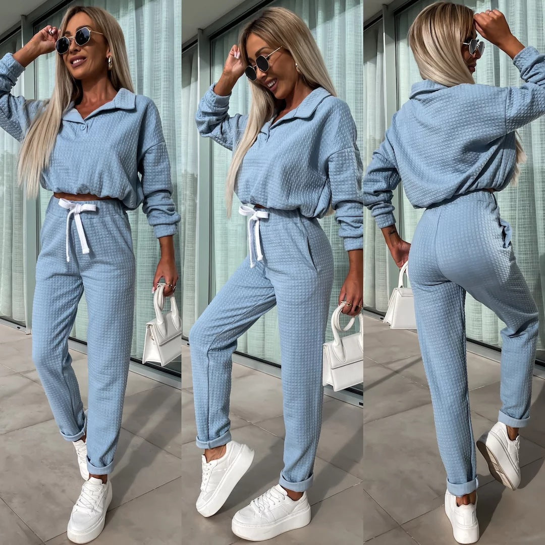 Kvindernes fritidssæt med cropped top og komfortable bukser Skovae
