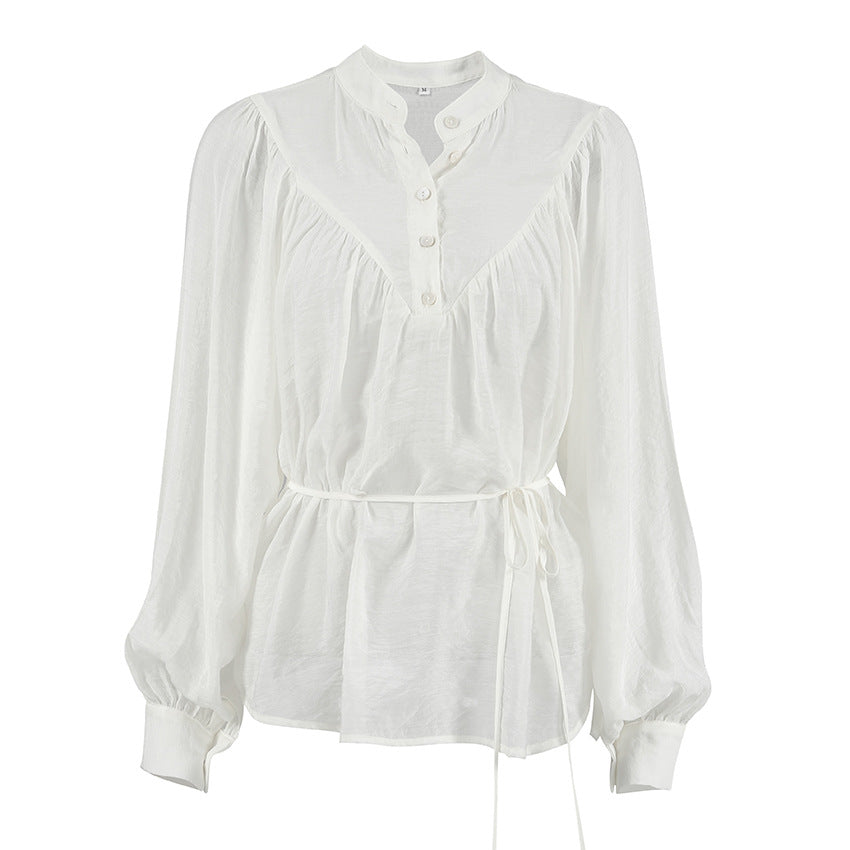 Damebluse med taljeret silhuet og elegant snøring Stilla