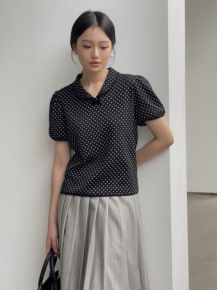 Damebluse med puffærmer og polka-dot mønster Stilla