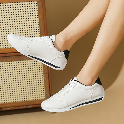 Dame Behagelige Sneakers i minimalistisk design med åndbar overfladestruktur Stilla