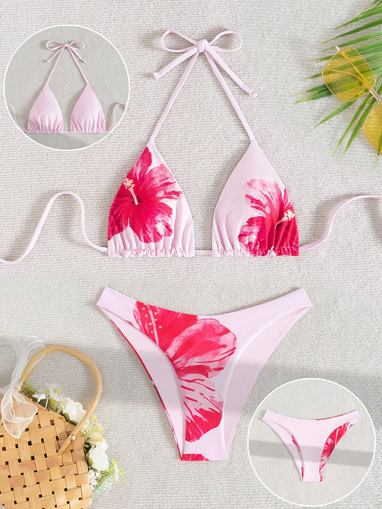 Dame triangel-bikini med florale accenter og delikat ruffle-design Skovae