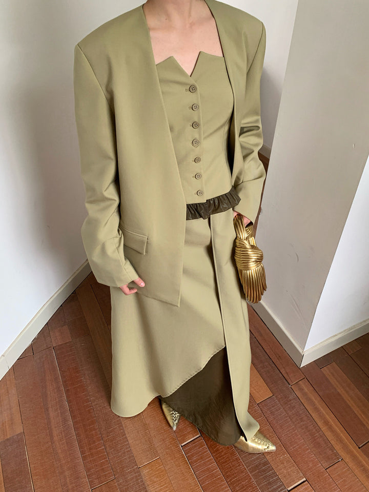 Dame jumpsuit med knapprydet overdel og asymmetrisk søm Stilla