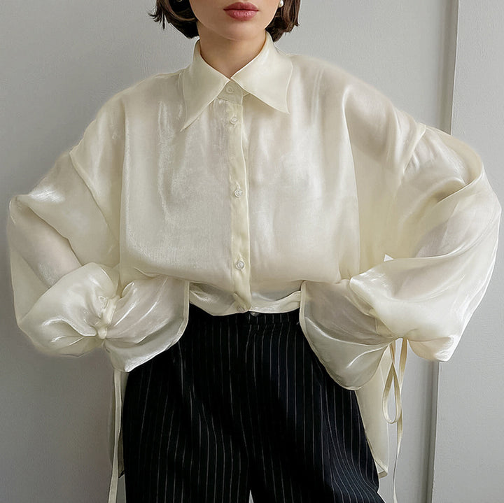 Dame Elegant og luftig bluse med voluminøse ærmer og fin glans Stilla