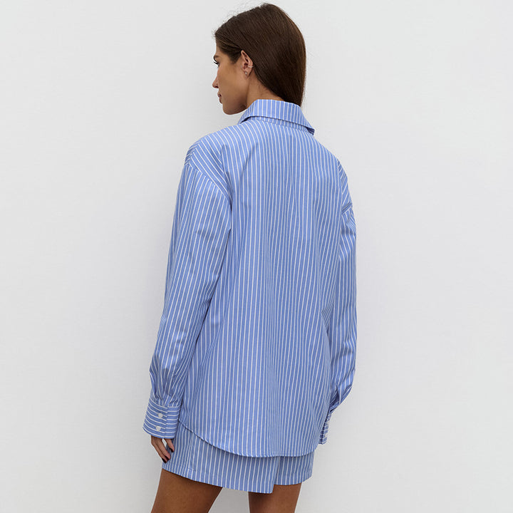 Dame overdimensioneret bluse med fine striber og afrundet kant Stilla
