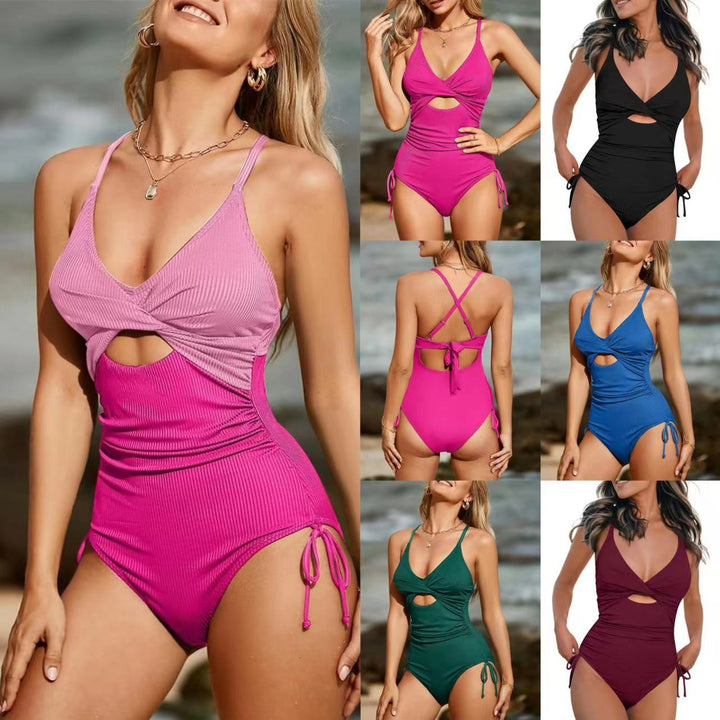 Dame one-piece swimsuit with subtle cut-outs and adjustable straps Skovae