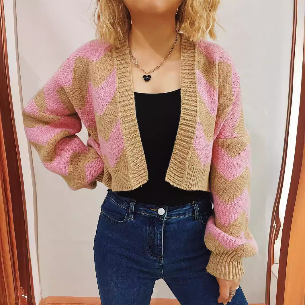 Kvindernes fashionable cardigan med chevron mønster og brede ærmer Stilla