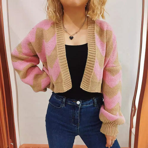 Kvindernes fashionable cardigan med chevron mønster og brede ærmer Stilla