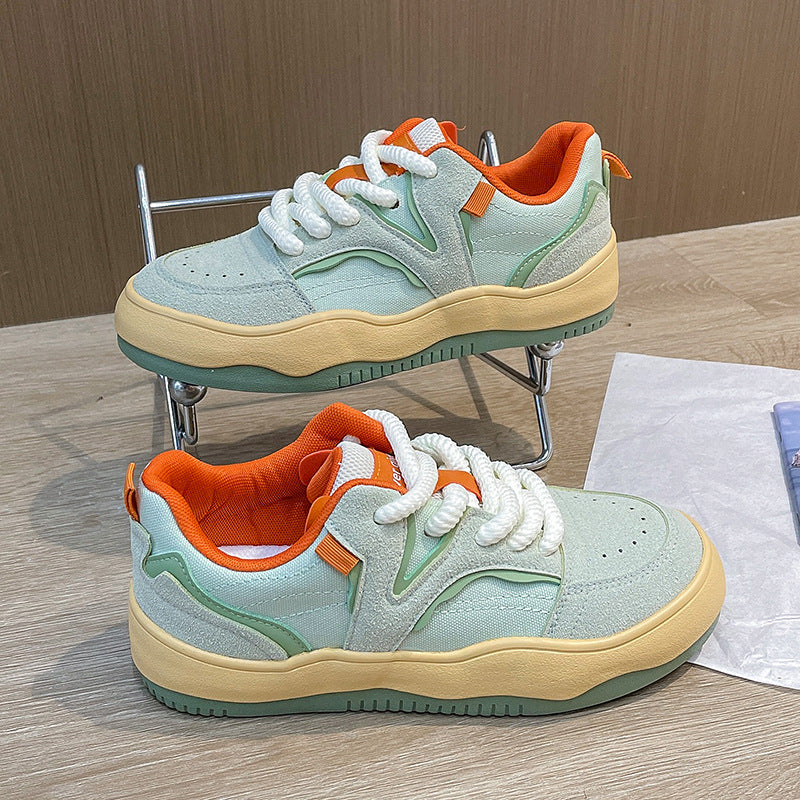 Dame Sneakers i moderigtig blanding af ruskind og åndbart tekstiloverflade Stilla