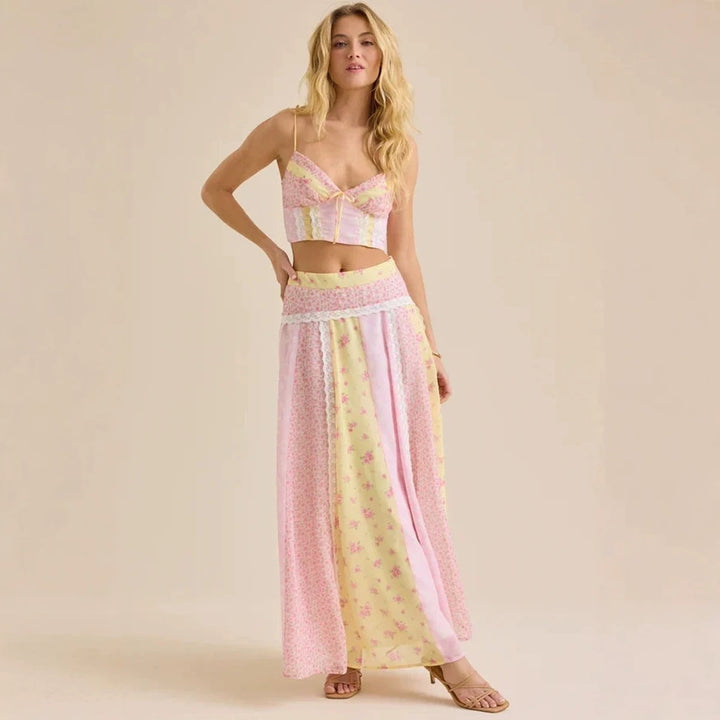 Dame nan romantisk Crop-Top med spaghetti stropper og lagdelt patchwork maxiskørt Skovae