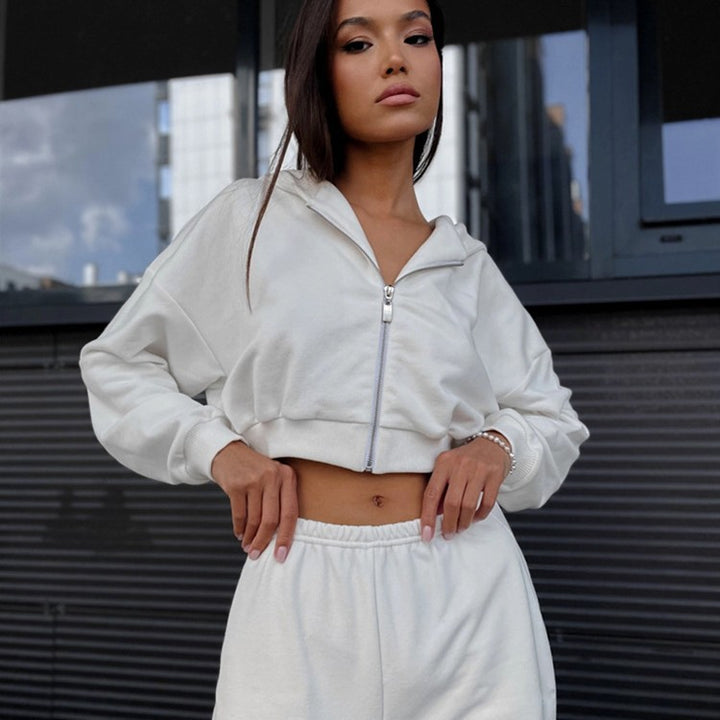 Dame sporty og casual sæt med cropped hoodie og korte joggingbukser Skovae