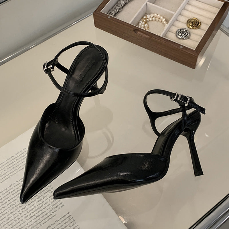 Dame Slingback Pumps med elegant spids design og justerbar rem Stilla