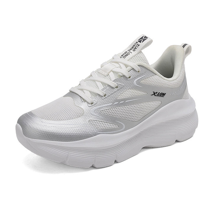 Dame nan modische Volumen-sneaker med åndbart mesh, forstærkende overlays og ekstra dæmpet kilebund Skovae